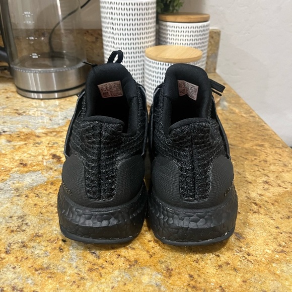 Adidas Ultraboost size 8.5 - Picture 4 of 9